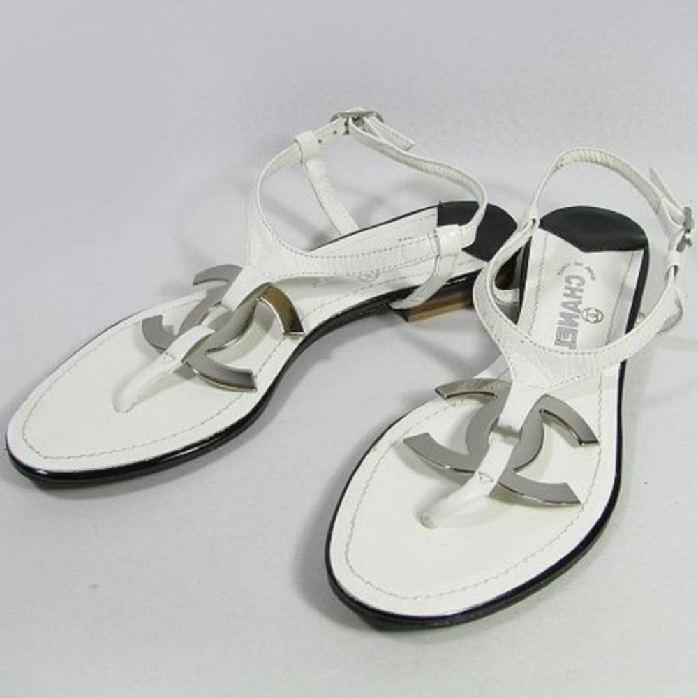 AUTHENTIC Chanel CC logo flat sandals white C2286